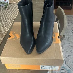 Women’s black boots